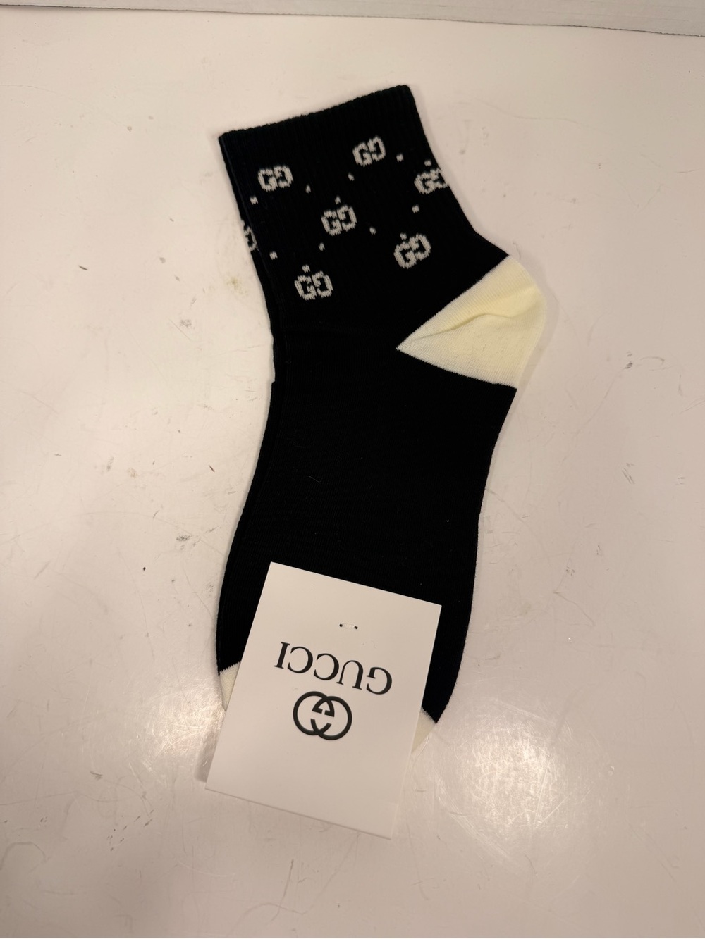 Gucci Interlocking GG Black and Ivory Cotton Blend
Socks Size M